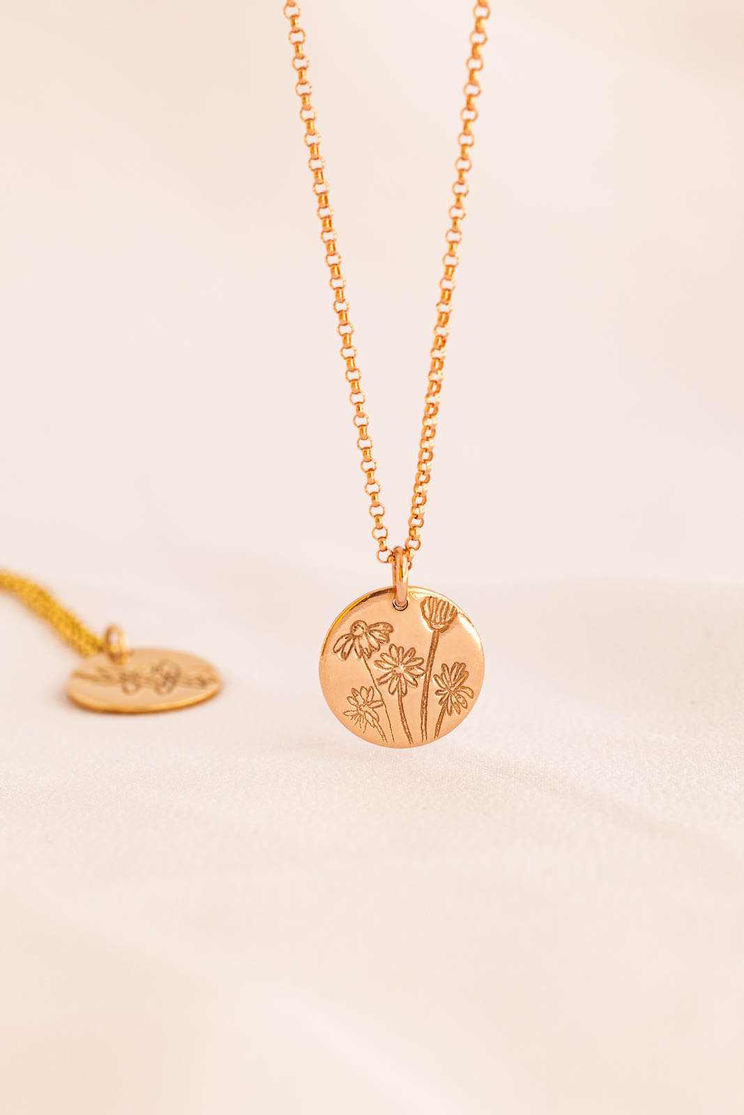 Swan River Daisy - Australian Birth Flower Necklace for February