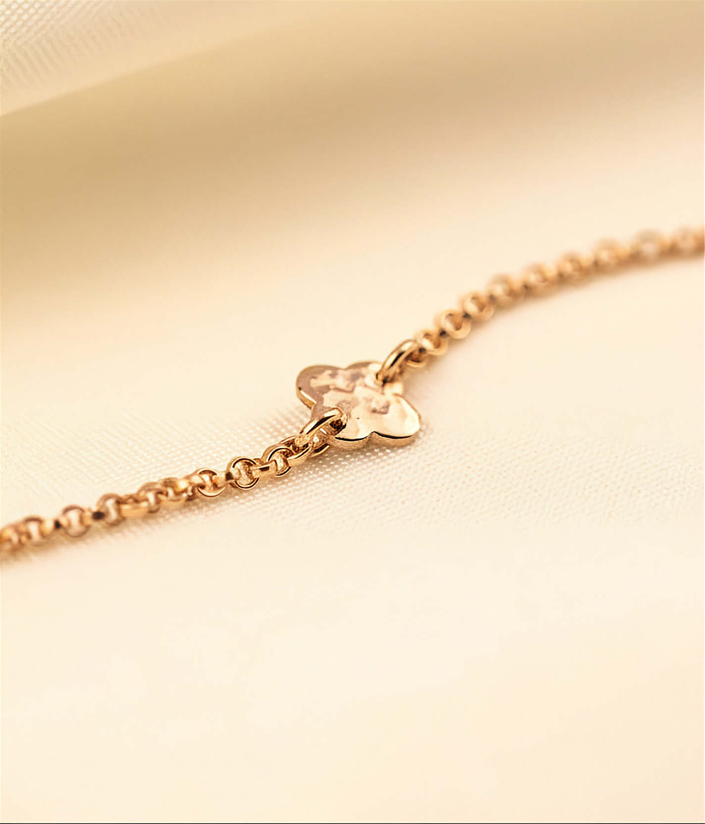 4 Leaf Clover Bracelet - Dainty and Minimal