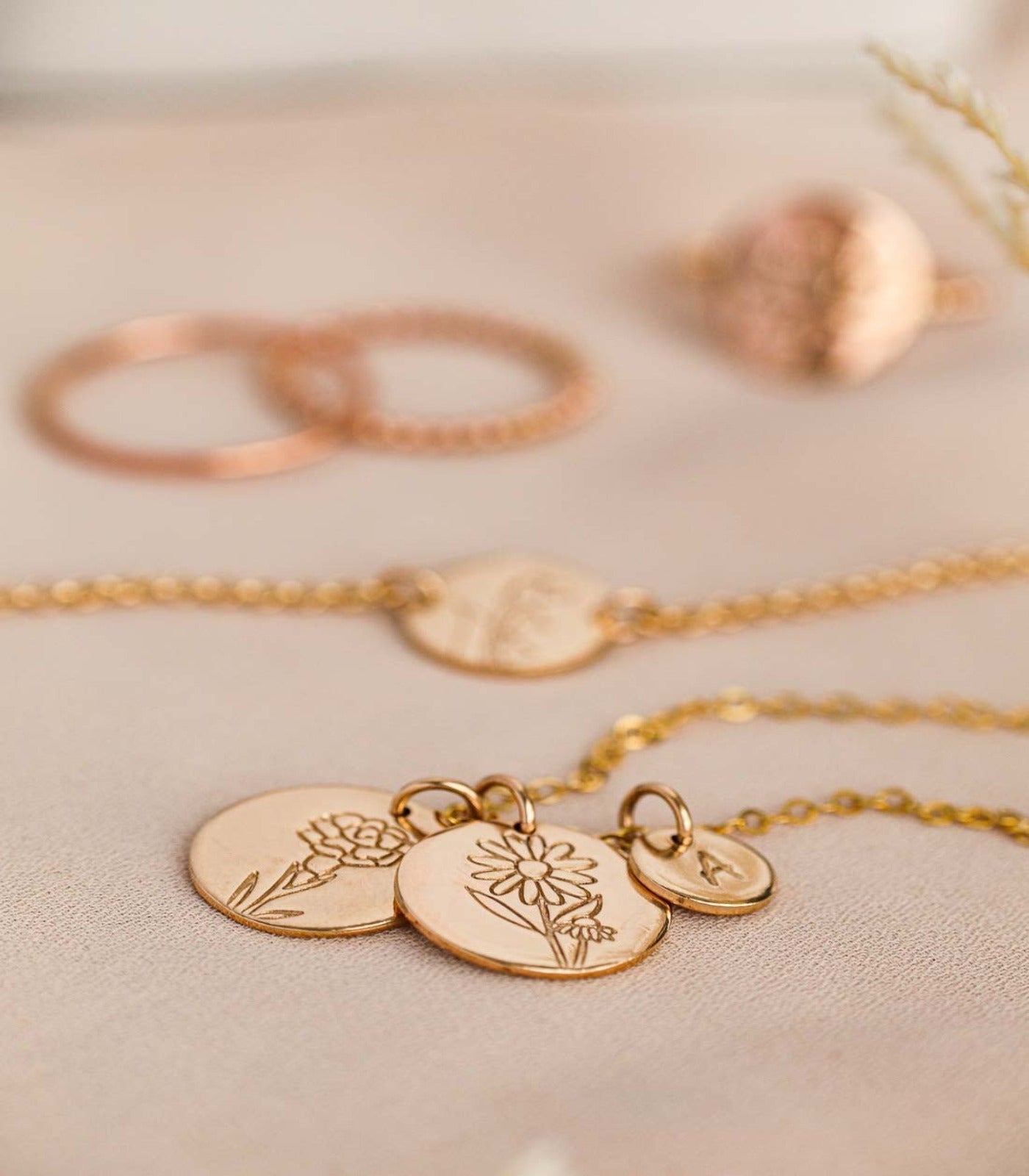 Daisy April Birth Flower Necklace