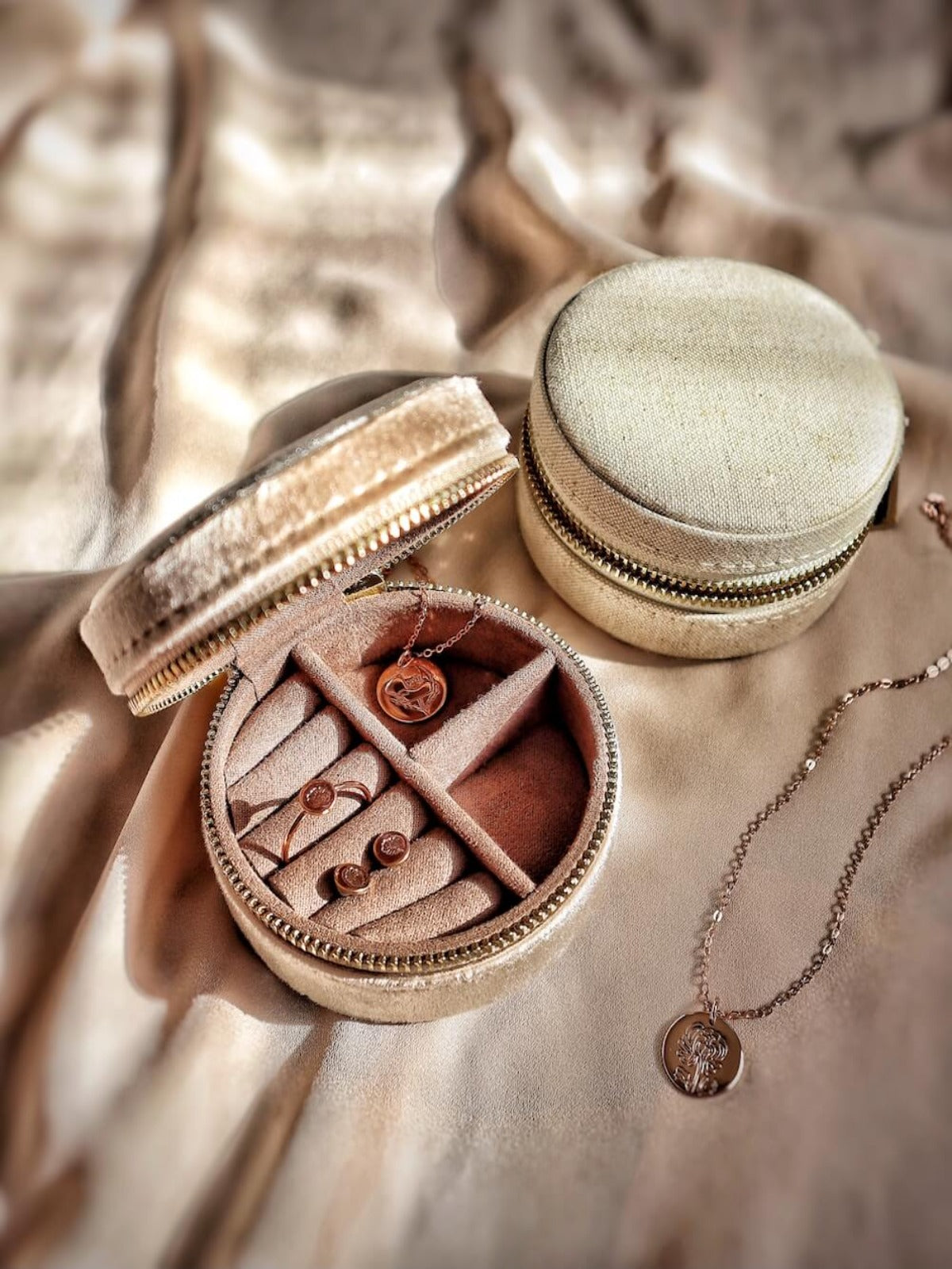 Ayr - Petite Round Jewellery Case