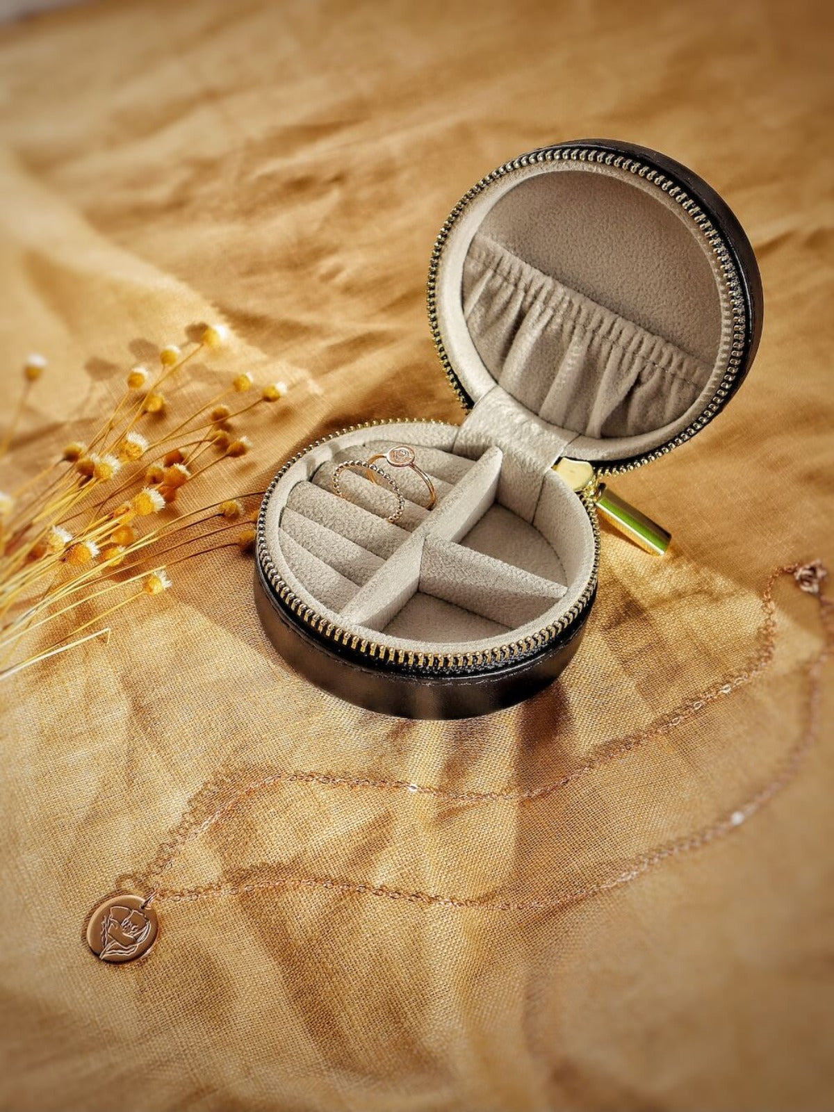 Ayr - Petite Round Jewellery Case