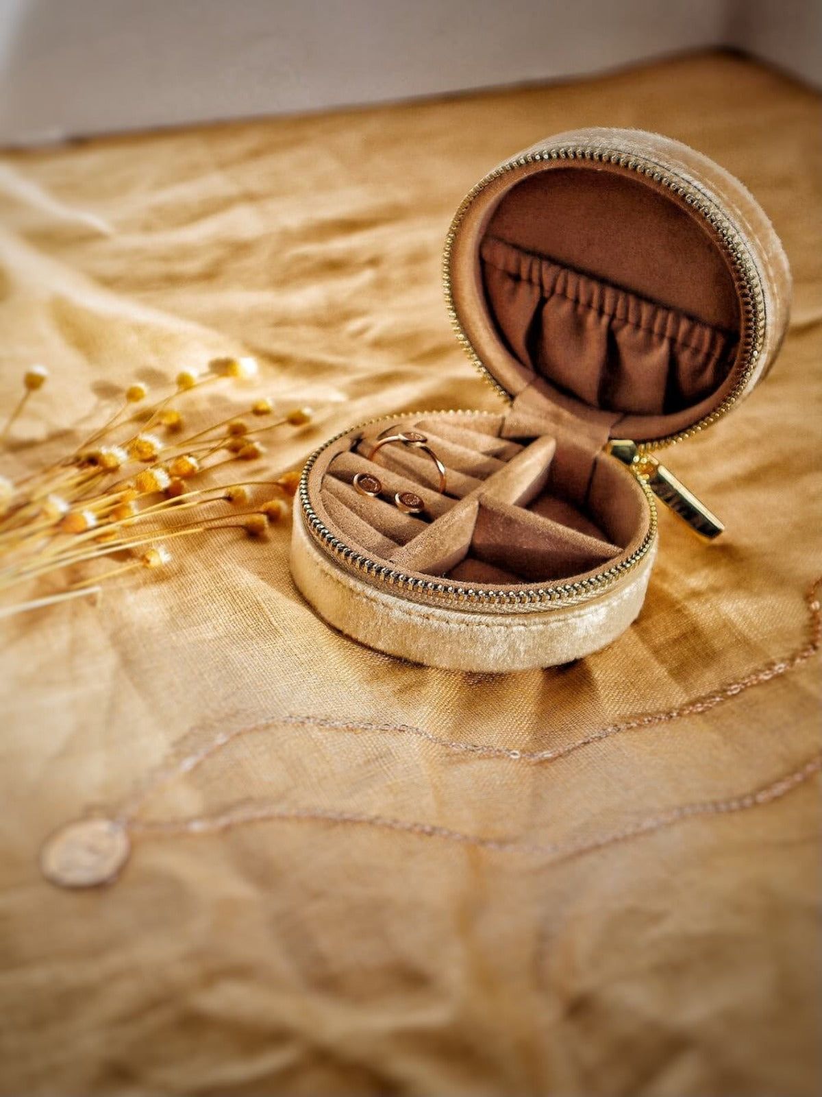 Ayr - Petite Round Jewellery Case
