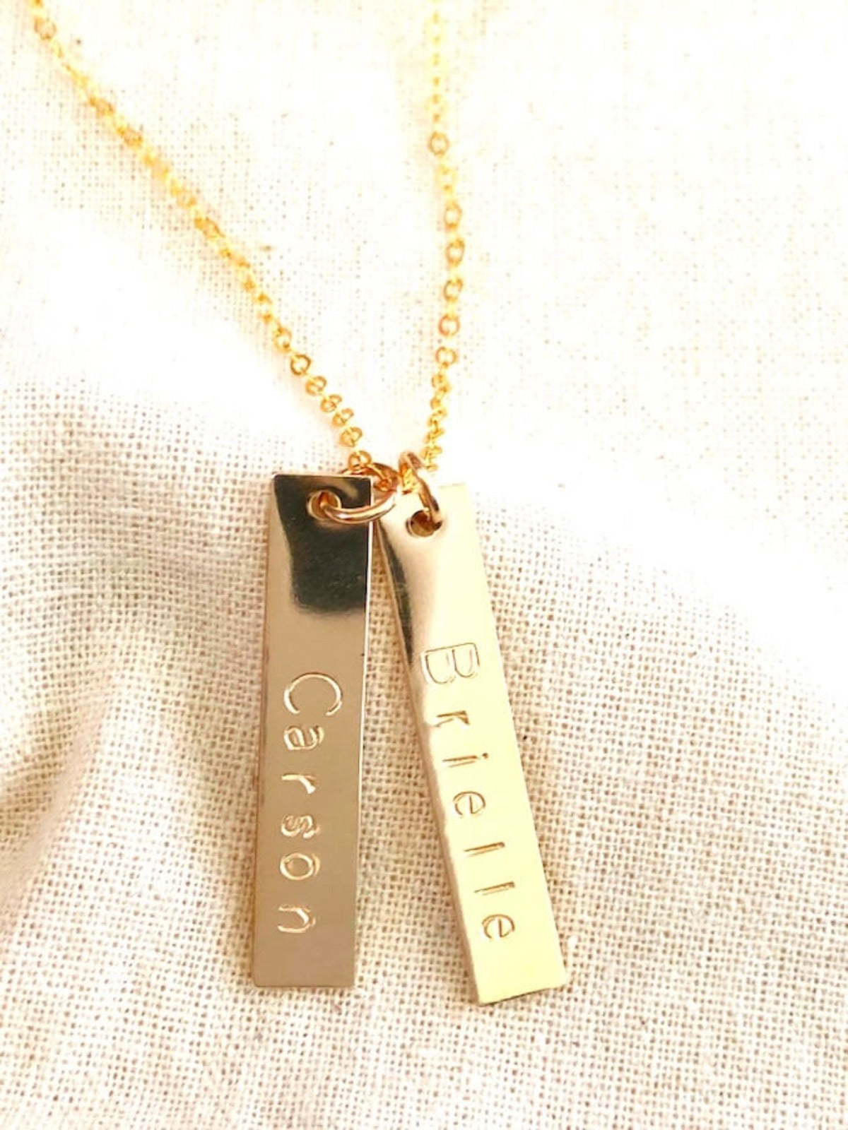 Tully - Vertical Bar Pendant Name Necklace