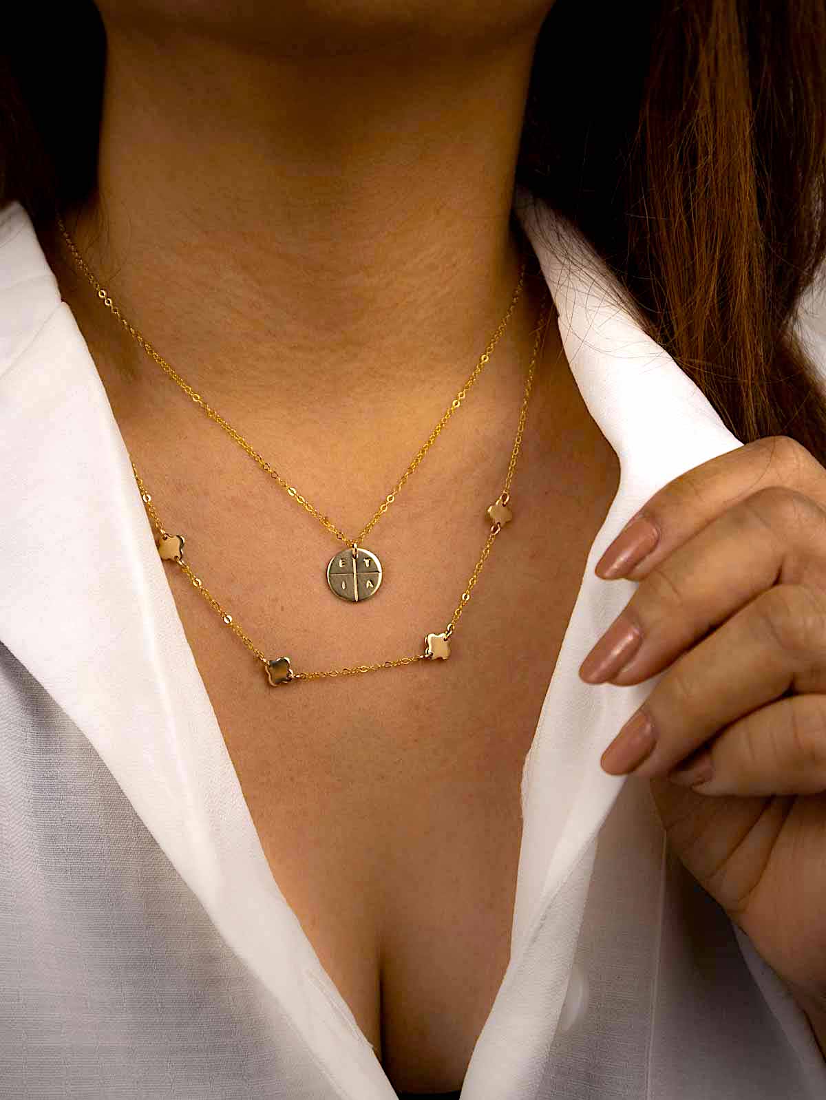4 leaf clover pendants necklace in gold on neck