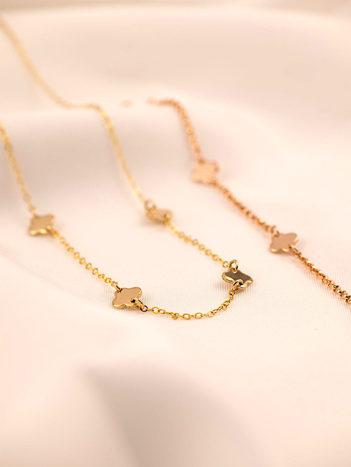 4 leaf clover pendants necklace in gold with bracelet rose gold